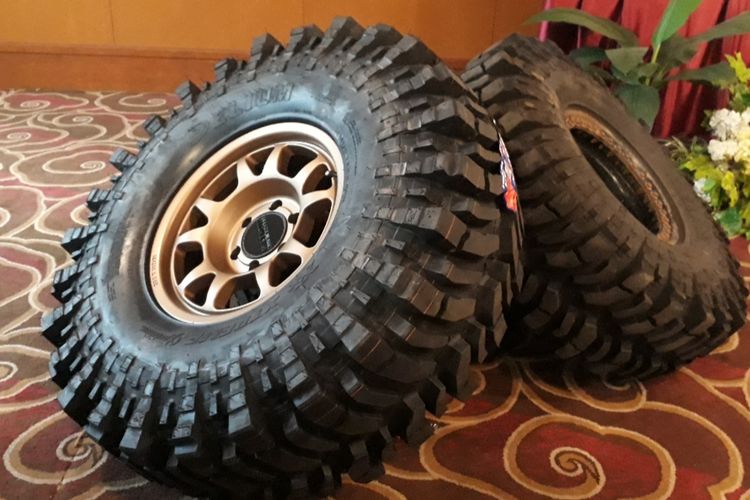 Sebuah Ban Yang Di Khususkan Untuk Offroad