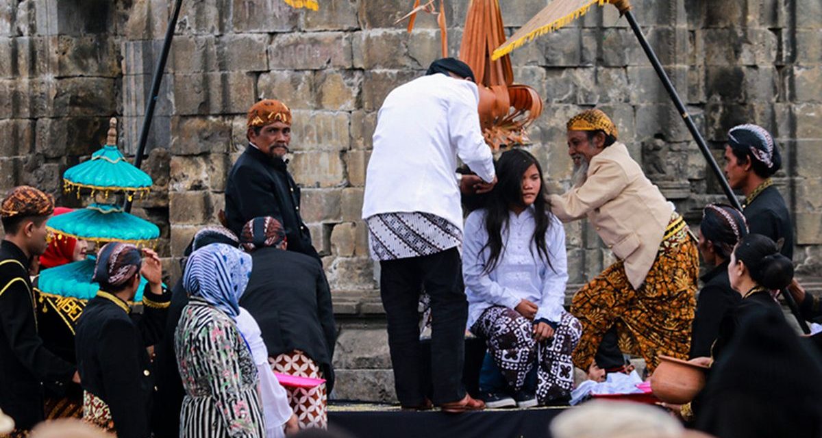 Tradisi Masyarakat Yaitu Dalam Melakukan Buang Sial