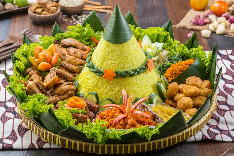 Potong Hidangan Tumpeng Dalam Beberapa Acara Pembukaan
