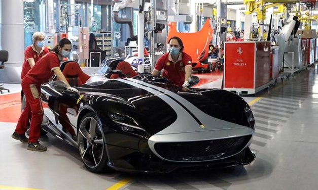 Produsen Otomotif Dalam Memproduksi Mobil Mewah Ferrari