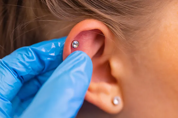 Praktik Tindik Atau Piercing Pada Anggota Tubuh