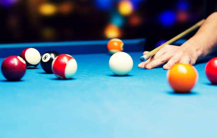 Olahraga Bola Billiard Dengan Sebuah Stik