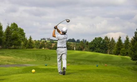 Olahraga Mewah Golf Dengan Stik Dan Biaya Lainnya