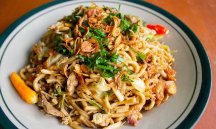Hidangan Populer Mi Atau Sebuah Makanan Bakmi