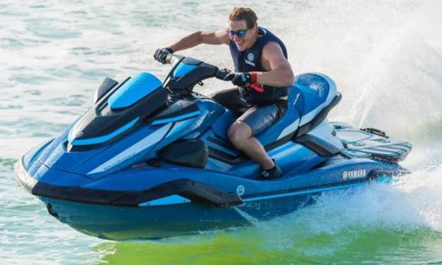 Kendaaraan Cepat Jetski Dengan Penggunaan Di Air