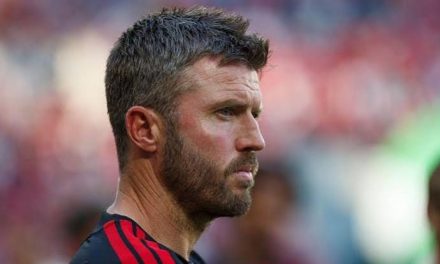 Seorang Pesepakbola Carrick Dengan Skillnya Bermain