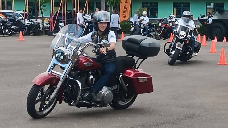 Kendaraan Besar Mahal Sepeda Motor Harley Davidson