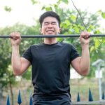 Sebuah Olahraga Fisik Latihan Tubuh Pull Up