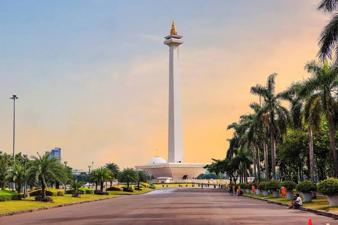Sebuah Tugu Besar Monas Indentik Dengan Jakarta