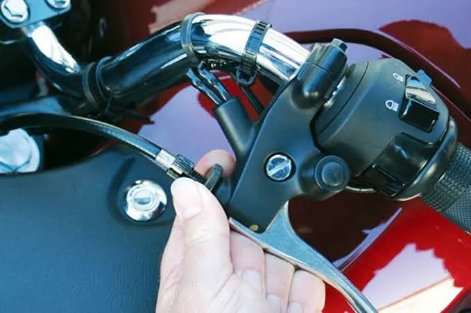 Sebuah Komponen Motor Pada Tali Gas