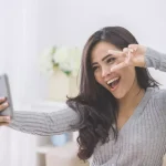 Sebuah Trend Selfie Dengan Kamera Depan Ponsel