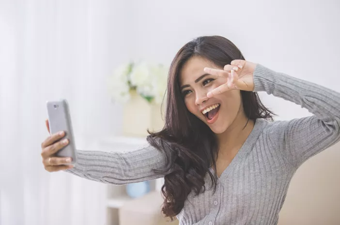 Sebuah Trend Selfie Dengan Kamera Depan Ponsel