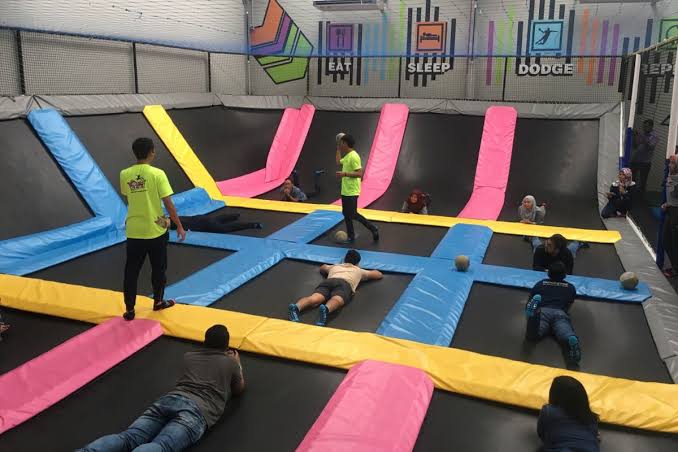 Olahraga Kegiatan Trampolin Dengan Lompatan