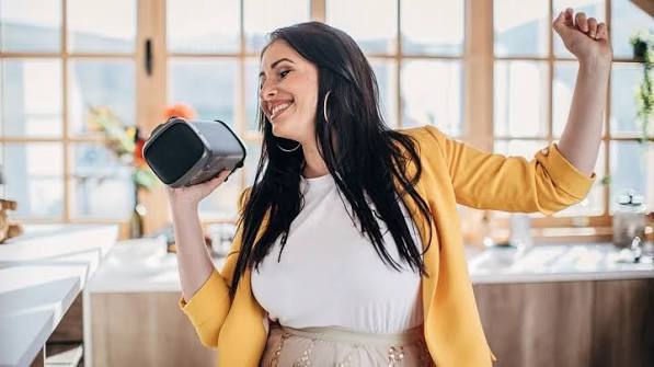 Suatu Pengeras Suara Speaker Dengan Via Bluetooth