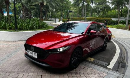 Sebuah Kendaraan Mazda Mobil Keren Dan Mewah