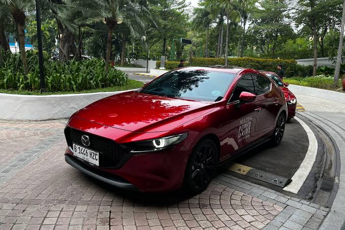 Sebuah Kendaraan Mazda Mobil Keren Dan Mewah