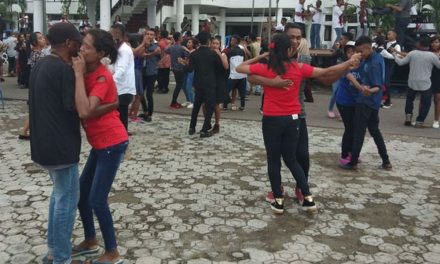 Sebuah Seni Tari Dansa Dengan Irama Musik