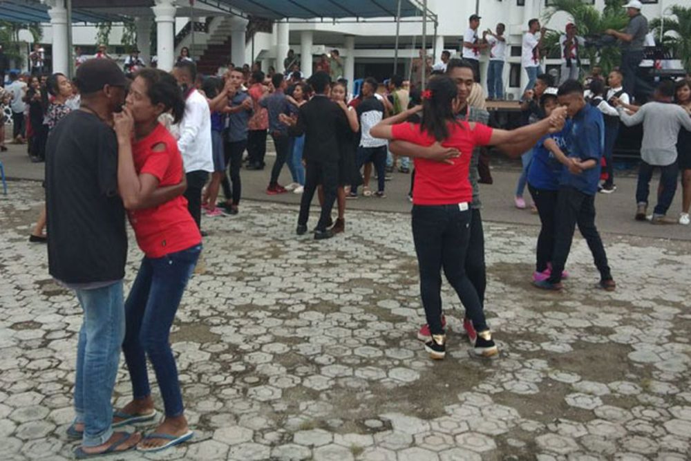 Sebuah Seni Tari Dansa Dengan Irama Musik
